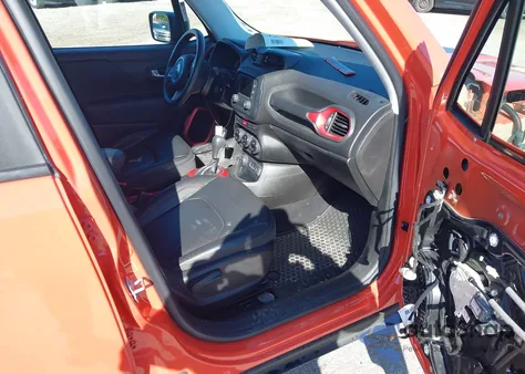 2017 Jeep Renegade Trailhawk 4X4 from USA, damaged, VIN ZACCJBCB2HPF95331